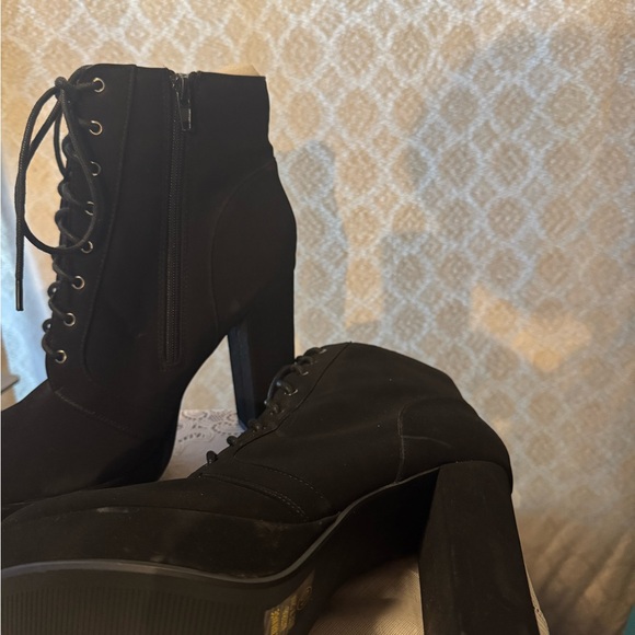 New black bootie - Picture 3 of 4